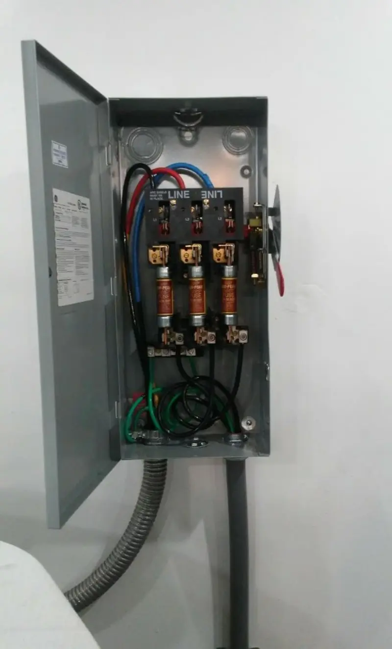 Three-phase disconnect switch installed for Smoke Detector Installation in Oakridge